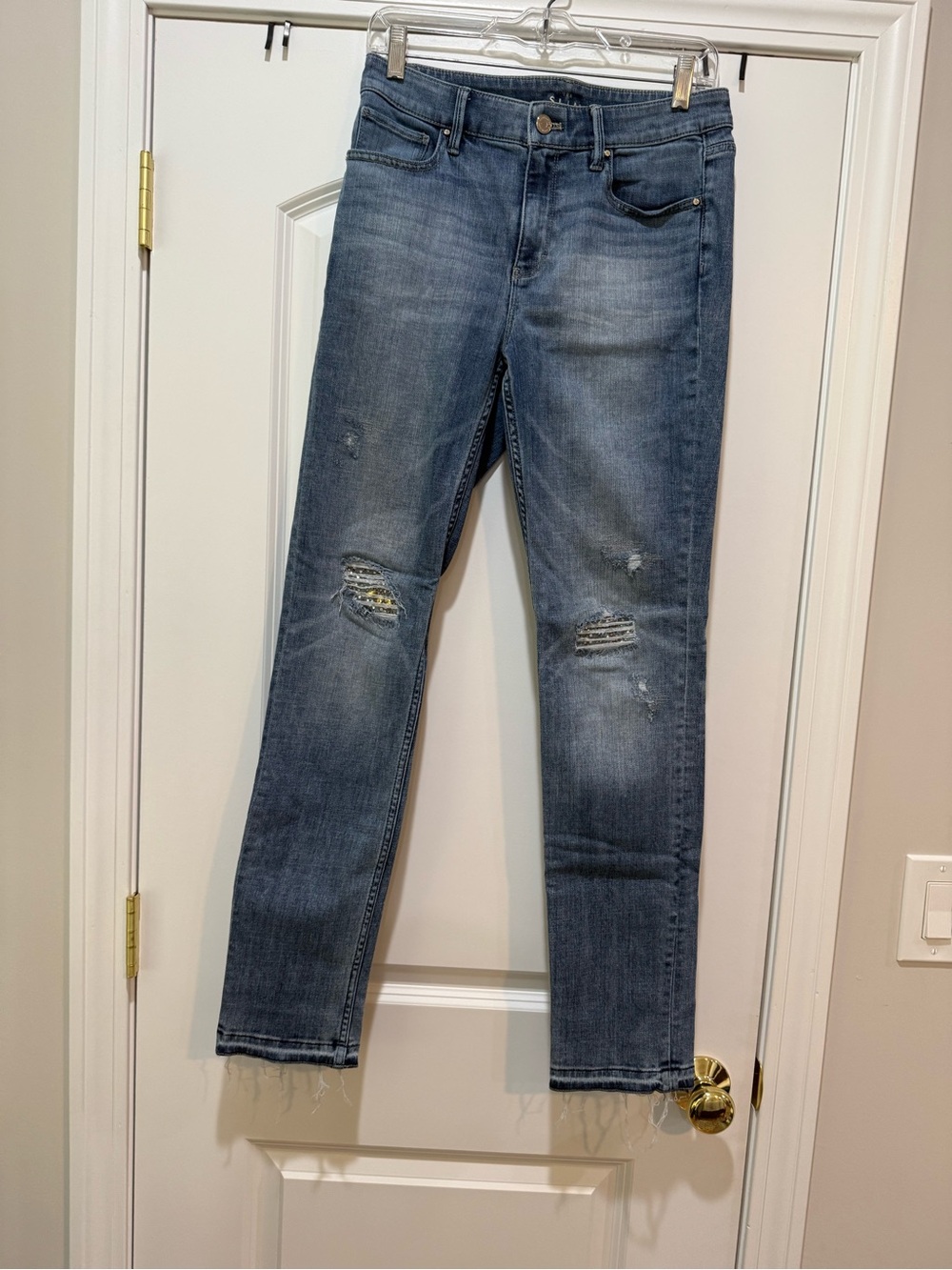 White House Black Market Washed Blue Skinny Jeans with Knee Rips